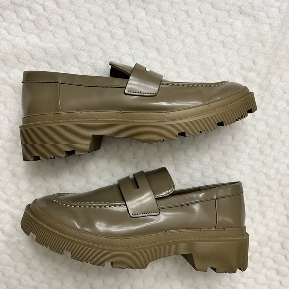 Women’s Zara Olive Green Loafers size 39 - Picture 2 of 3